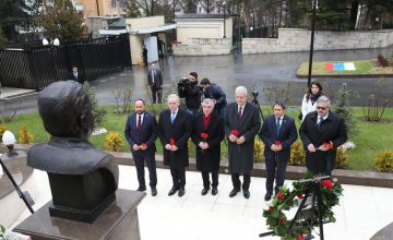 Rus Büyükelçi Andrey Karlov, Rusya’nın Ankara Büyükelçiliğinde yapılan törenle anıldı