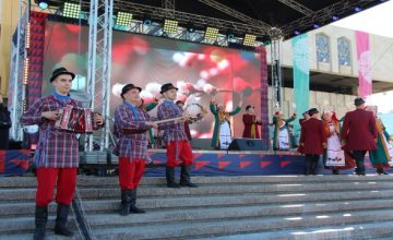 Rusya’ya bağlı Tataristan’ın başkenti Kazan’da Uluslararası Nevruz Tiyatro Festivali başladı
